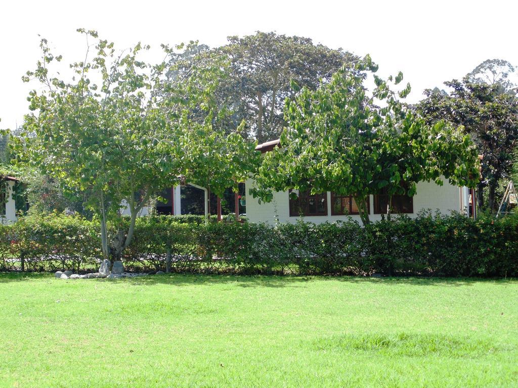 Hosteria Rosa Blanca Puembo Bagian luar foto