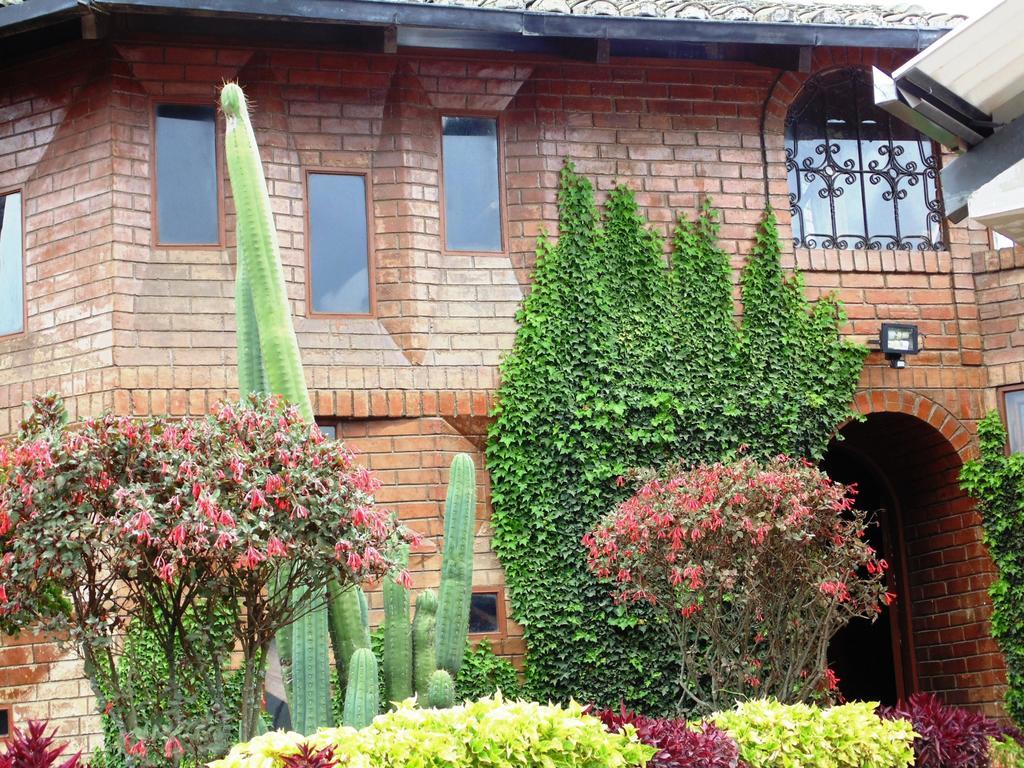 Hosteria Rosa Blanca Puembo Bagian luar foto
