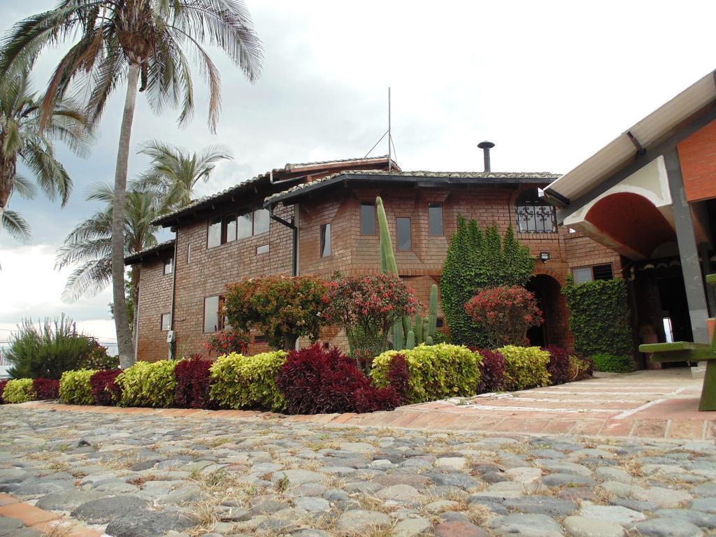 Hosteria Rosa Blanca Puembo Bagian luar foto