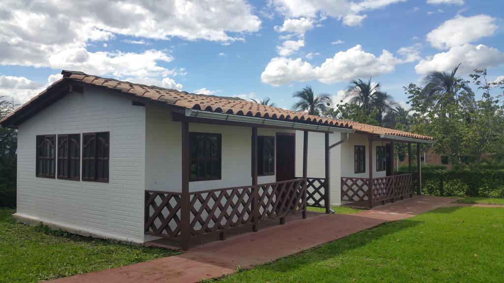 Hosteria Rosa Blanca Puembo Bagian luar foto